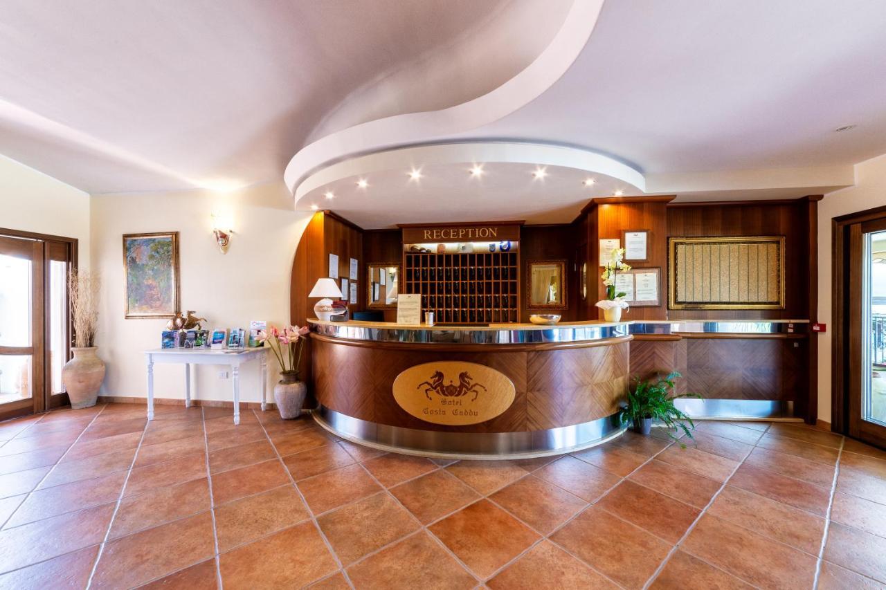Hotel Costa Caddu Сан Теодоро Екстериор снимка