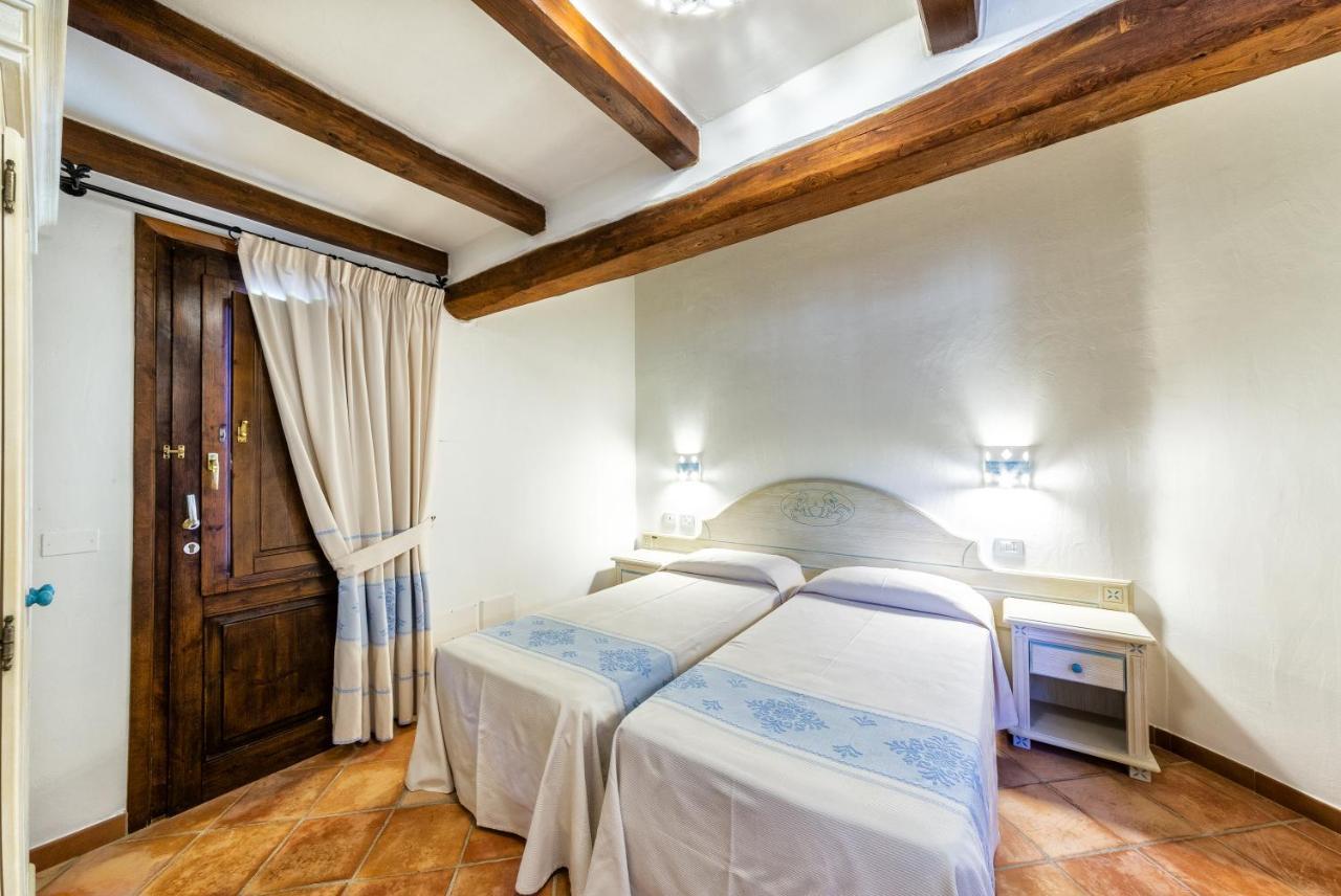Hotel Costa Caddu Сан Теодоро Екстериор снимка