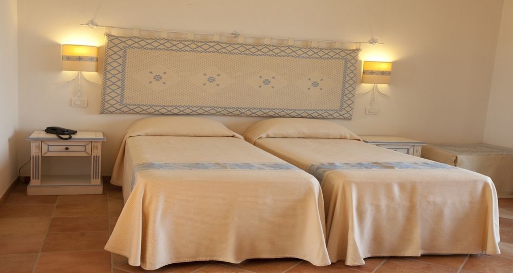 Hotel Costa Caddu Сан Теодоро Екстериор снимка